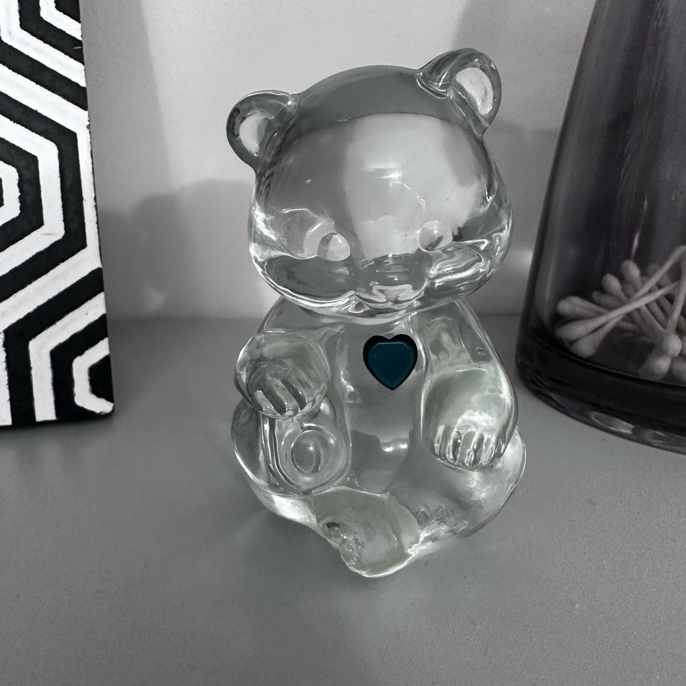 Fenton birthstone May bear